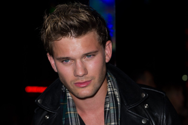 photo 28 in Jeremy Irvine gallery [id777699] 2014-12-05 00:00:00