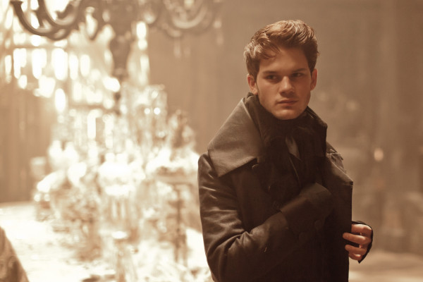Jeremy Irvine pic #742537