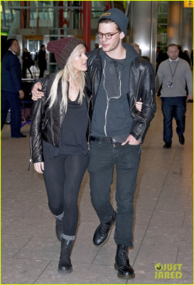 Jeremy Irvine pic #745335