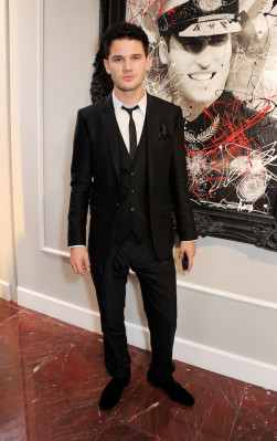 Jeremy Irvine pic #749513
