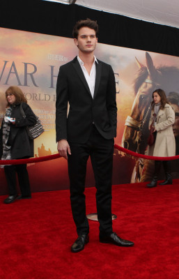 Jeremy Irvine pic #742550