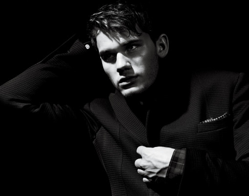 Jeremy Irvine pic #742553