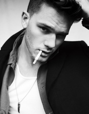 photo 6 in Jeremy Irvine gallery [id802712] 2015-04-26 00:00:00