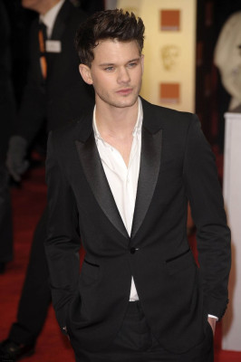 Jeremy Irvine pic #748959