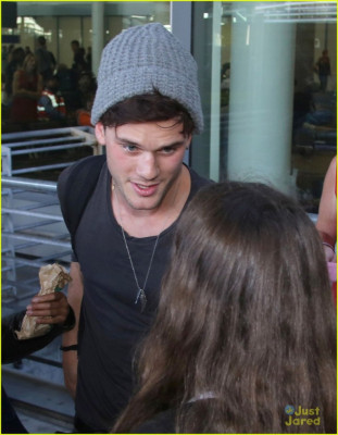 Jeremy Irvine pic #745558