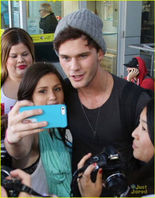 Jeremy Irvine pic #745387