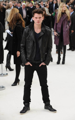 Jeremy Irvine pic #751274