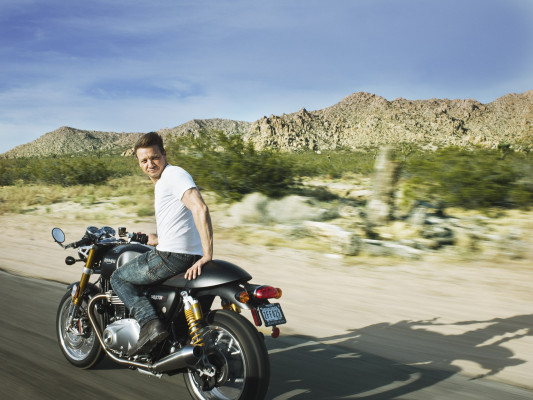 Jeremy Renner - Simon Emmett Photoshoot for Mans 05/05/2017