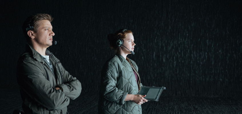 Jeremy Renner - Arrival Movie Stills