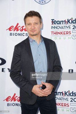 Jeremy Renner pic #842291