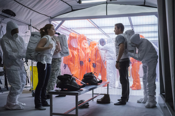 Jeremy Renner - Arrival Movie Stills