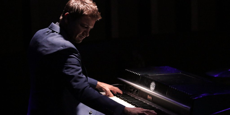 Jeremy Renner pic #848913