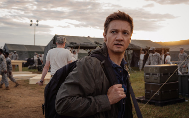 Jeremy Renner - Arrival Movie Stills