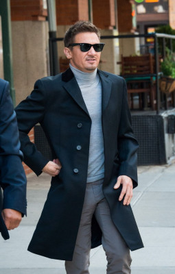 Jeremy Renner pic #842290