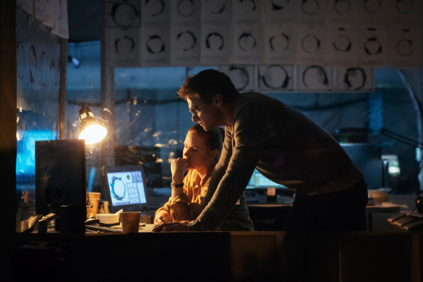 Jeremy Renner - Arrival Movie Stills