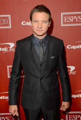Jeremy Renner pic #615030