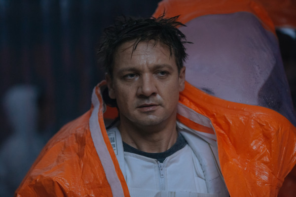 Jeremy Renner - Arrival (2016) - Movie Stills