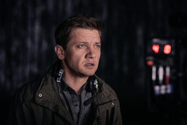 Jeremy Renner - Arrival (2016) - Movie Stills