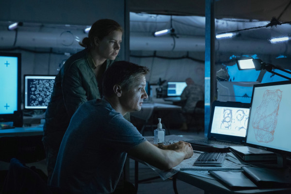 Jeremy Renner - Arrival (2016) - Movie Stills