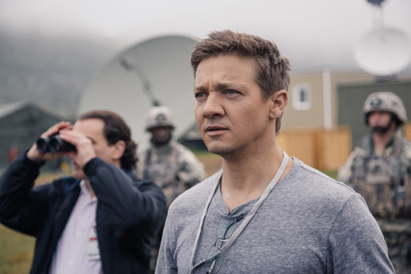 Jeremy Renner - Arrival (2016) - Movie Stills