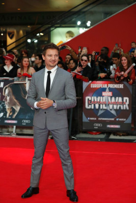 Jeremy Renner pic #883503