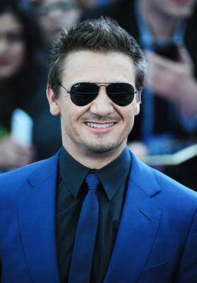 Jeremy Renner pic #803174
