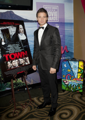 photo 19 in Jeremy Renner gallery [id624232] 2013-04-10 00:00:00