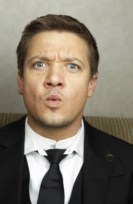 Jeremy Renner pic #555293
