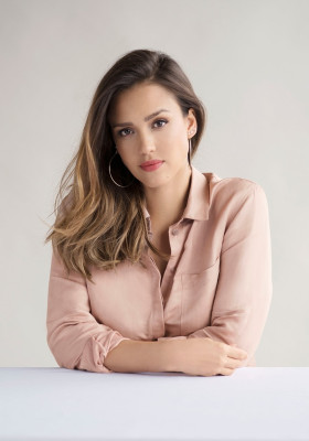 Jessica Alba - Cuyana (2017)