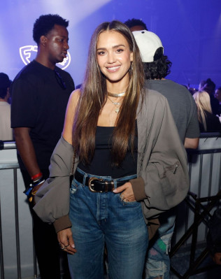 Jessica Alba – at Superbowl Party in New Orleans