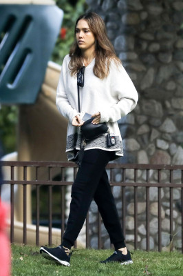 Jessica Alba at Coldwater Park in Beverly Hills
