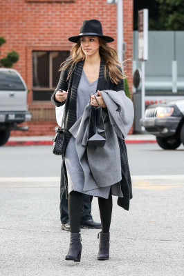 Jessica Alba Shopping at XIV Karats in Beverly Hills