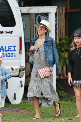 Jessica Alba with family on vacationing in Hawaii