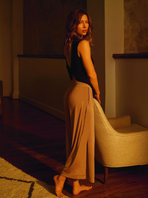 Jessica Biel – “Gaiam” Yoga Wear Collection 2017/2018 (more photos)