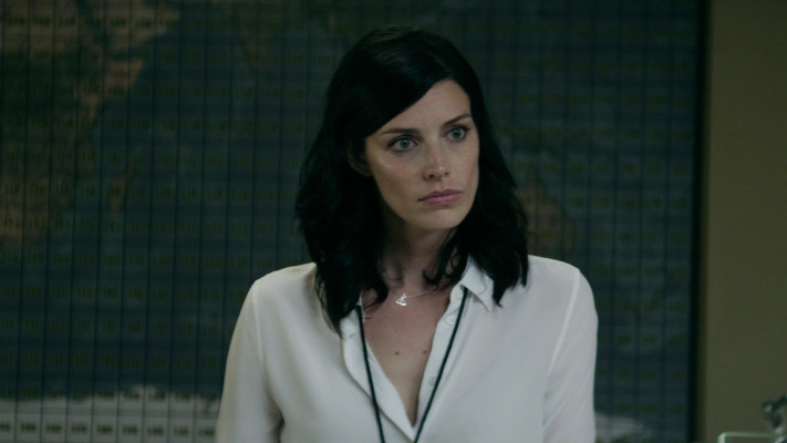 Jessica Pare - Seal Team (2017) 1x06 &#039;The Spinning Wheel&#039;