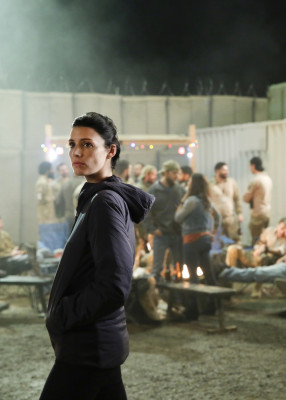 Jessica Pare - Seal Team (2018) 1x16 &#039;Never Get Out of the Boat&#039;