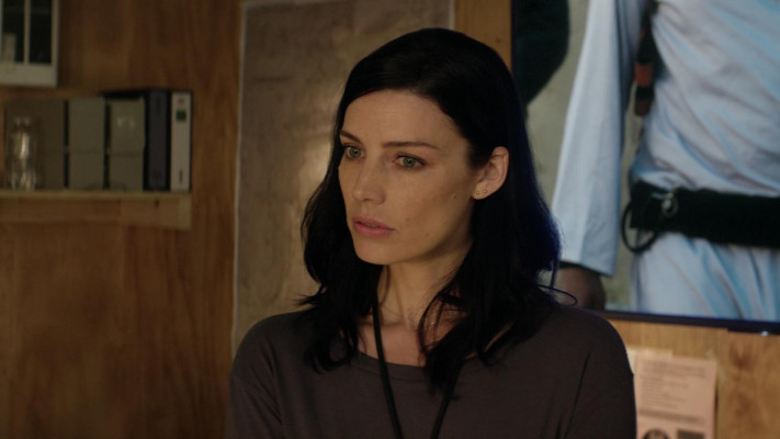 Jessica Pare - Seal Team (2018) 1x19 &#039;Takedown&#039;
