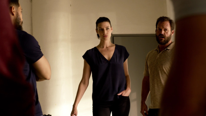 Jessica Pare - Seal Team (2018) 2x10 &#039;Prisoner&#039;s Dilemma&#039;