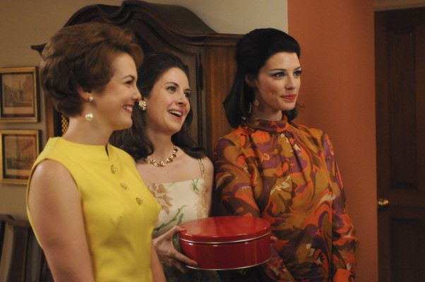 Jessica Pare - Mad Men (2012) 5x05 &#039;Signal 30&#039;