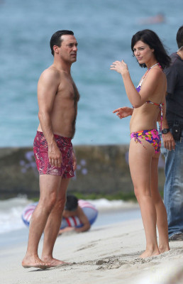 Jessica Pare - Mad Men (2013) 6x01&#039;The Doorway, Part 1&#039;On Set in Hawaii 10/24/12