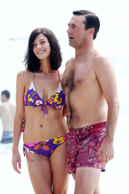 Jessica Pare - Mad Men (2013) 6x01&#039;The Doorway, Part 1&#039;On Set in Hawaii 10/24/12