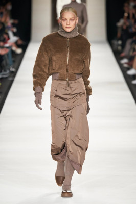 Jessica Stam - Max Mara Fall/Winter 2023 Fashion Show in Milan