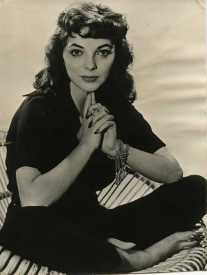 Joan Collins pic #189160