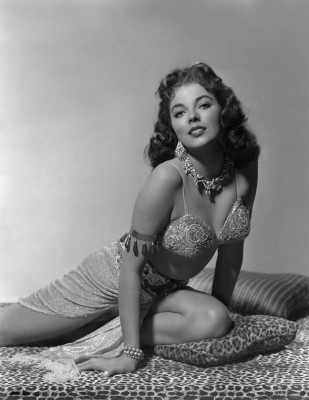 Joan Collins pic #253998