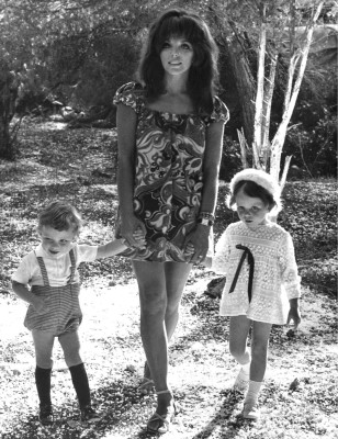 Joan Collins pic #376867