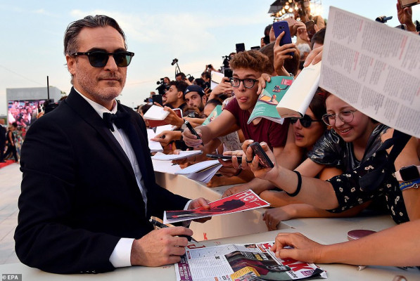 Joaquin Phoenix pic #1215990