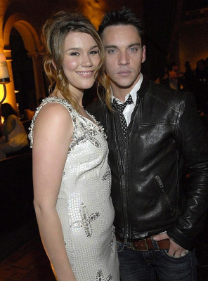 Jonathan Rhys-Meyers pic #655555