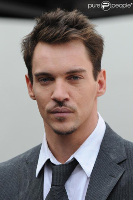 Jonathan Rhys-Meyers pic #652330