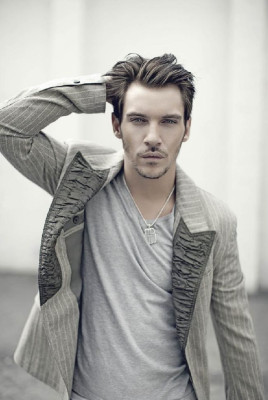Jonathan Rhys-Meyers pic #645425