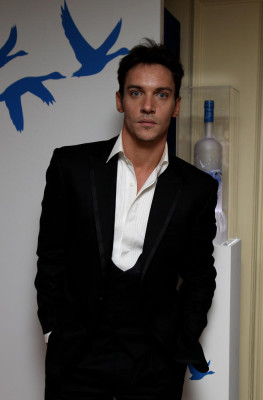 Jonathan Rhys-Meyers pic #643428